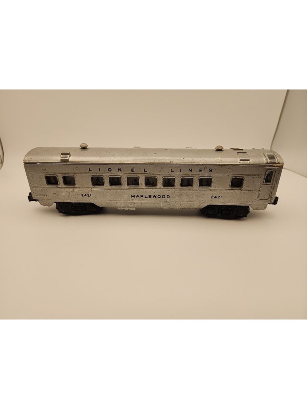 Post War Lionel Maplewood 2421 Pullman Passenger Car O Gauge Tested Lights Nice